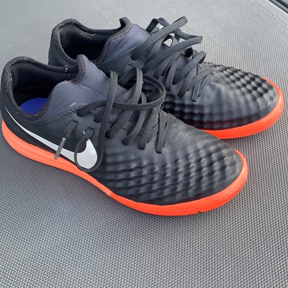 Nike MagistaX Finale II-Black/Hyper Orange Sz 7.5 main image 7